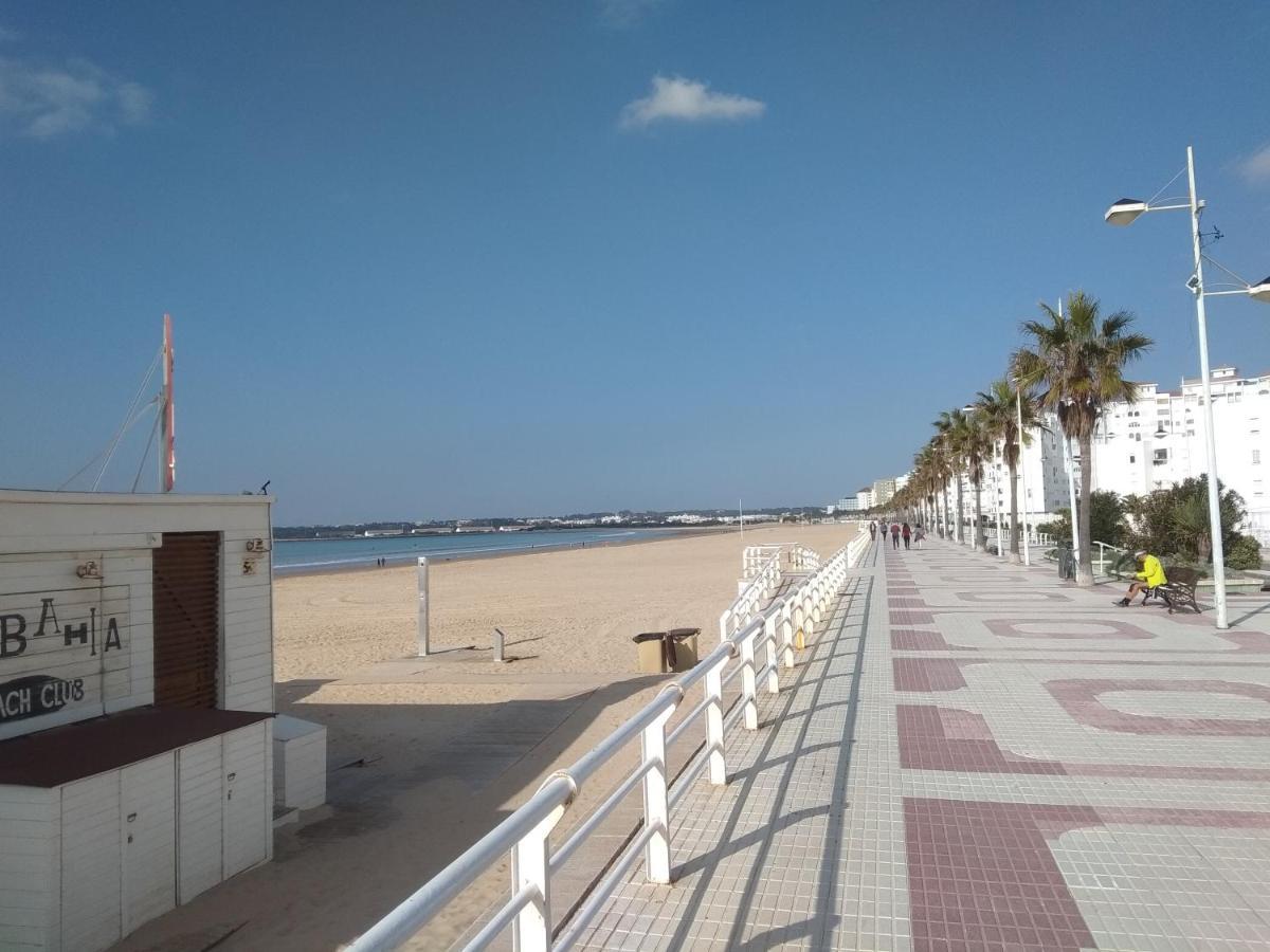 Primera Linea De Playa En Valdelagrana El Puerto de Santa Maria Bagian luar foto